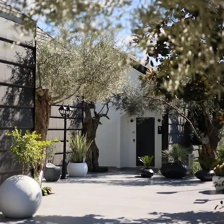 Villa Muraga By Pikhost Tirana