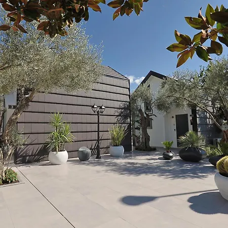 Villa Muraga By Pikhost *