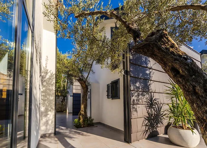 Villa Muraga By Pikhost Tirana